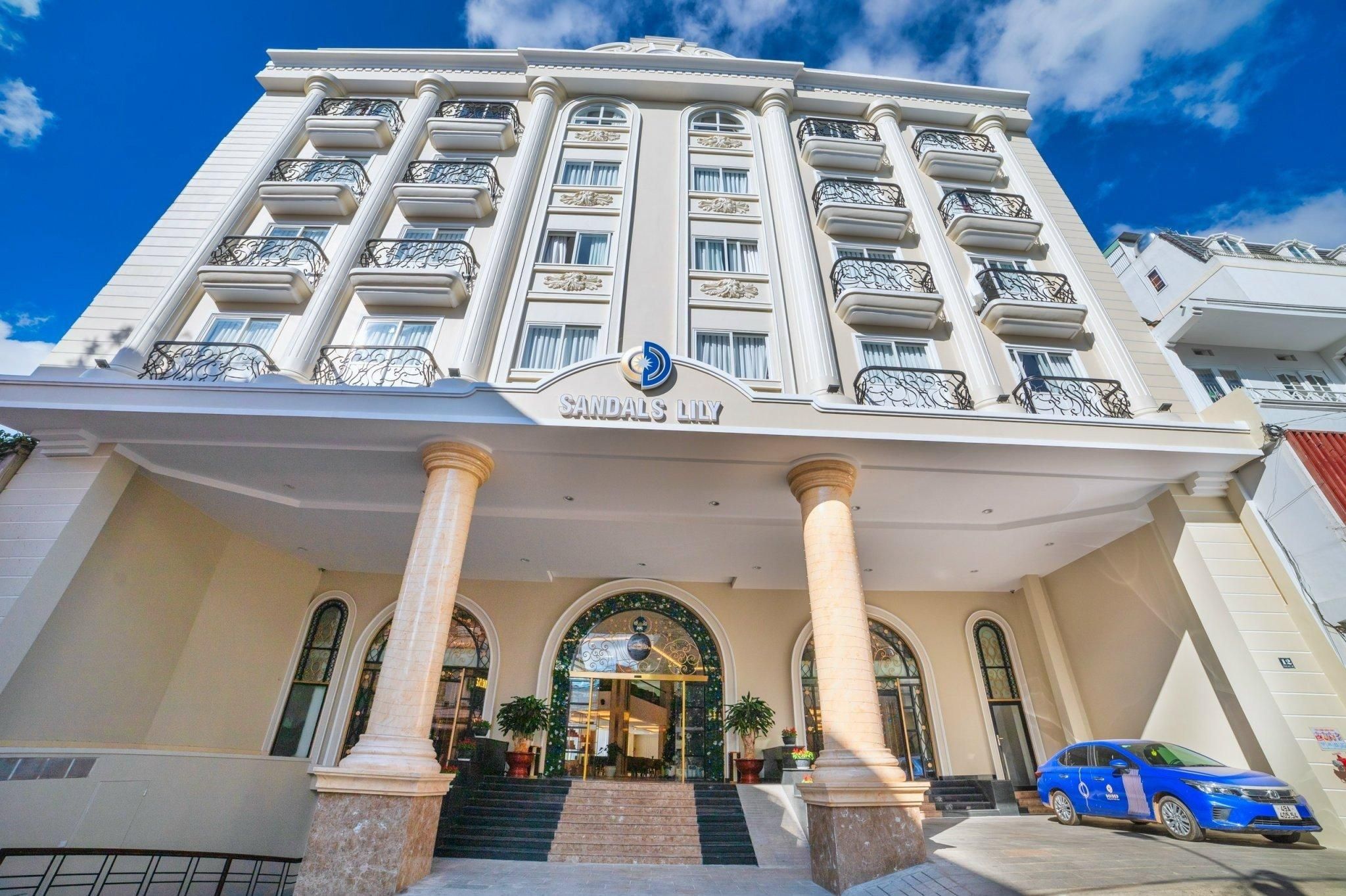 undefined Sandals Lily Hotel 3