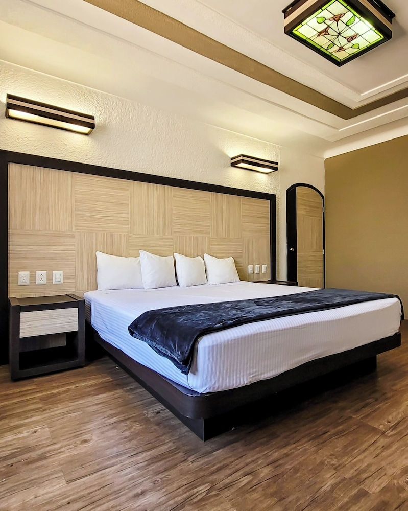 Standard Room, 1 King Bed