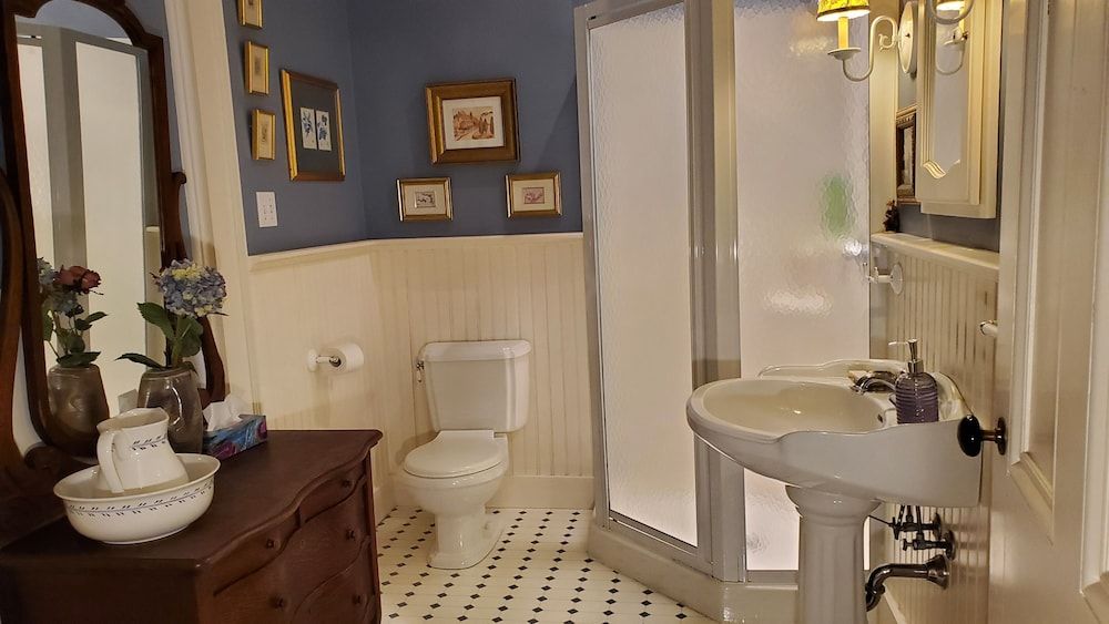 The Lark & Loon Inn Granville Room 4