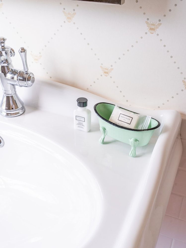 The Millbrook Inn Luxury Room 2 - The Liberty, 1 King Bed, Accessible, Patio 6