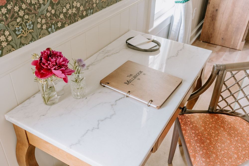 The Millbrook Inn Luxury Room 3 - The William, 1 King Bed, Bathtub 2