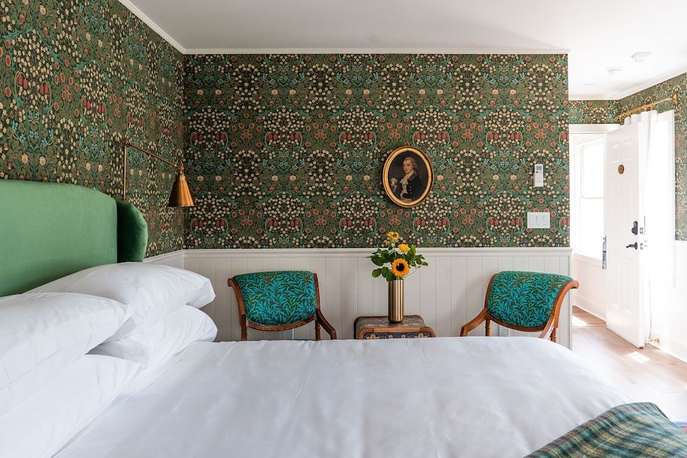 The Millbrook Inn Luxury Room 3 - The William, 1 King Bed, Bathtub 4