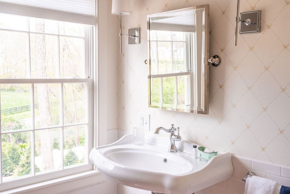 The Millbrook Inn Luxury Room 2 - The Liberty, 1 King Bed, Accessible, Patio 8