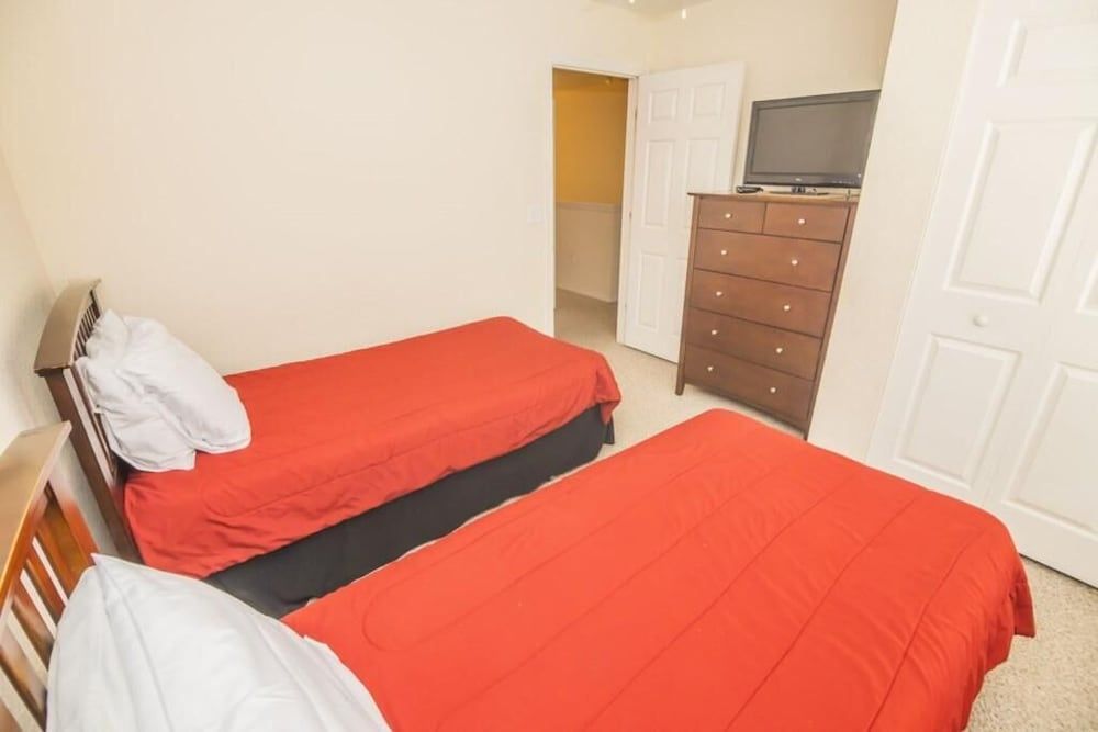 undefined Lin's Villas at Seven Dwarfs Condo 6