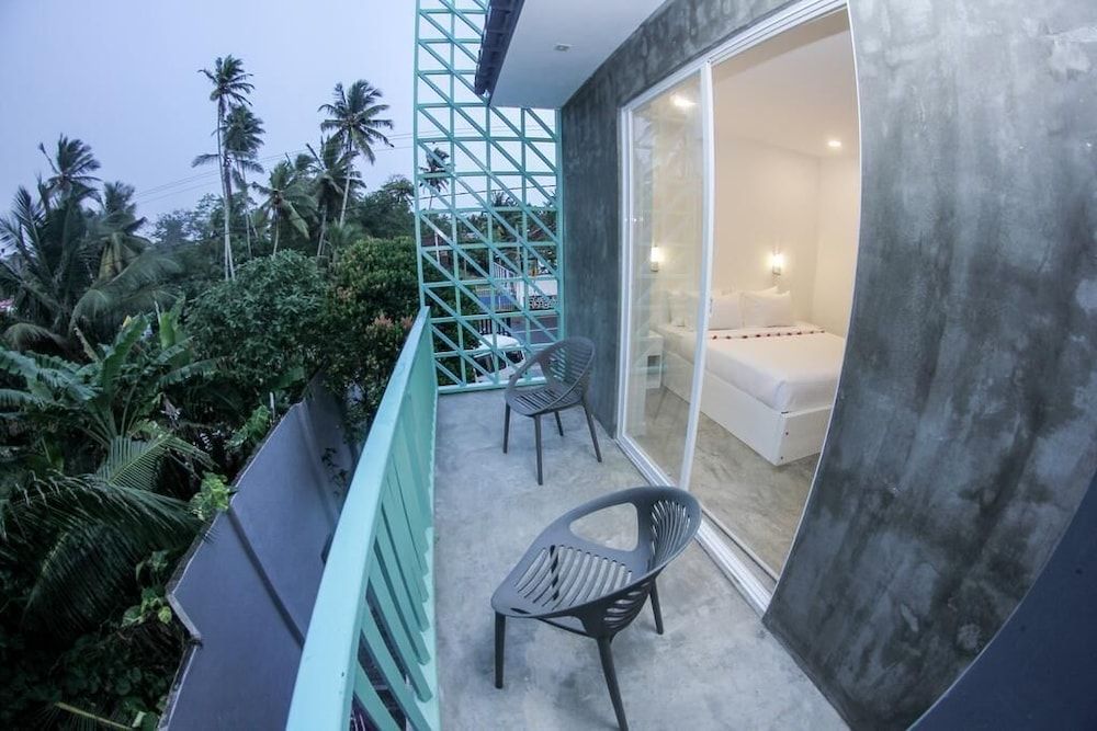 Somerset Mirissa Beach Deluxe Double Room 4