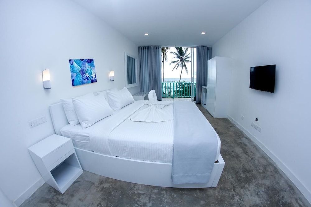 Somerset Mirissa Beach Deluxe Double Room 3