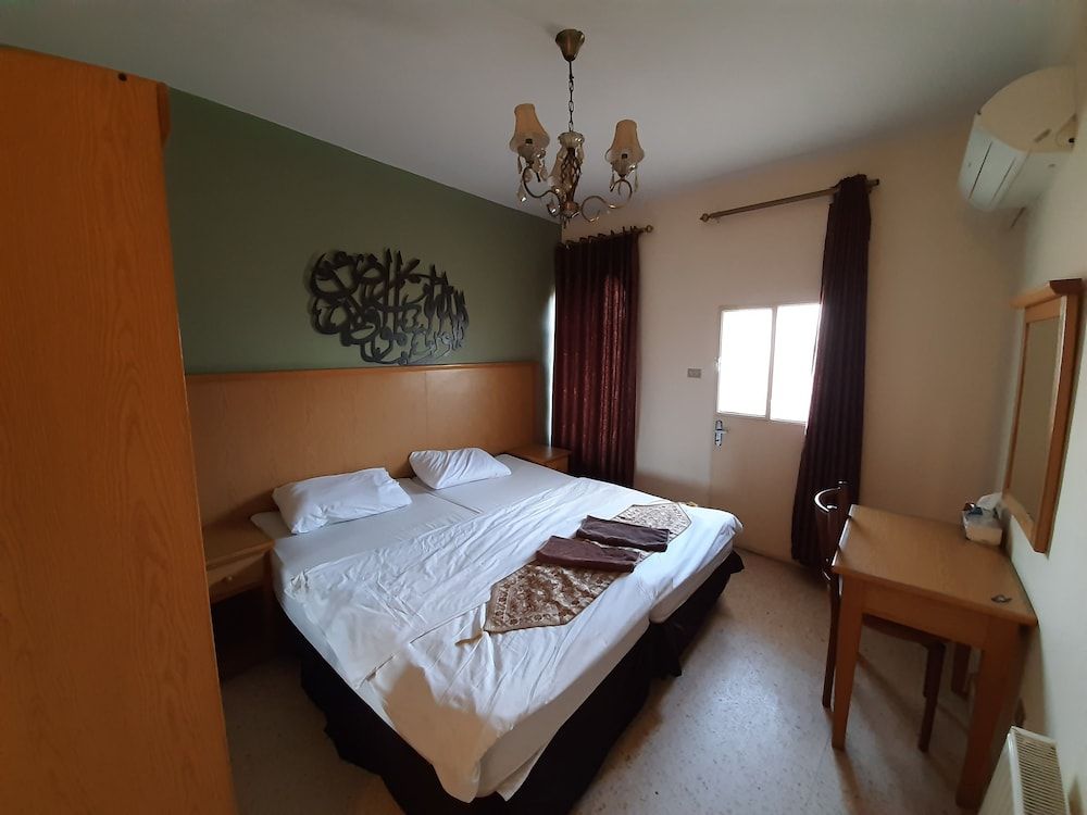 Moab Land Hotel Deluxe Single Room 4