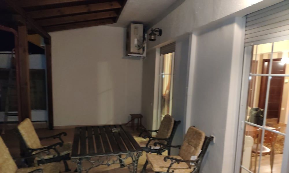 Travell Suite 11