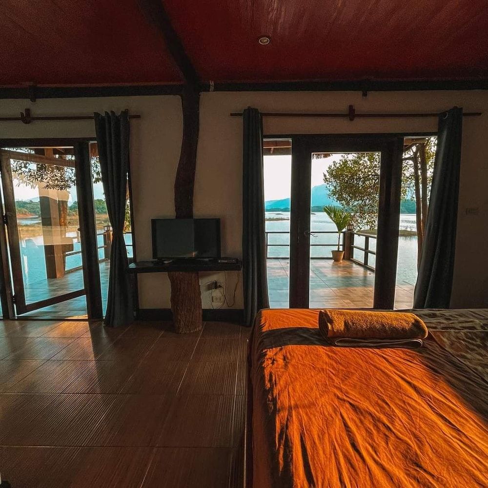 Green View Resort Deluxe Cabin 5