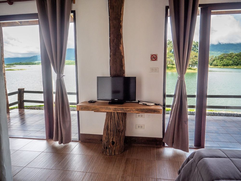 Green View Resort Deluxe Cabin 2