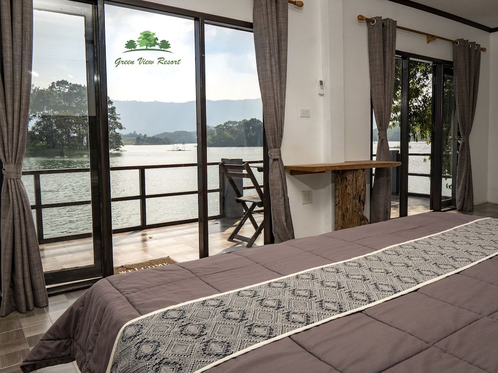 Green View Resort Deluxe Cabin 3