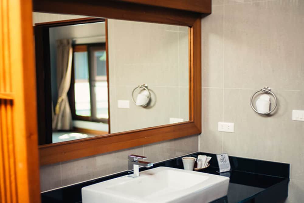 The Nest Samui Deluxe Double Room, Pool View 8