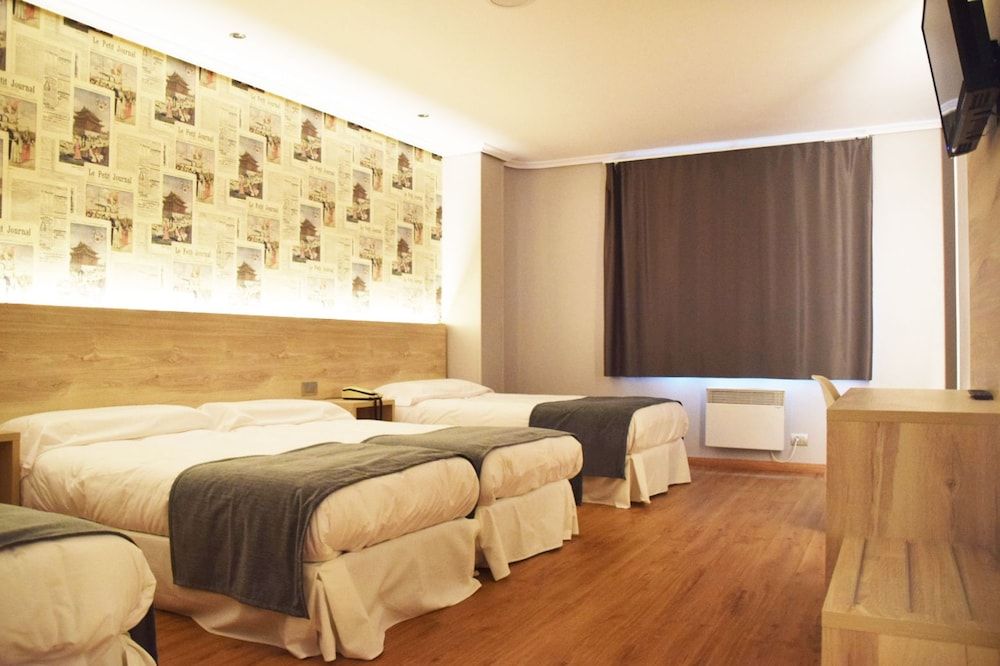 Hospedium Hotel La Marina Triple Room