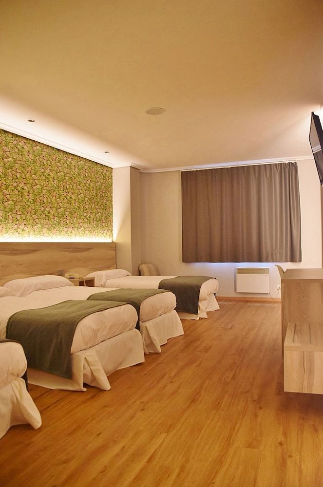 Hospedium Hotel La Marina Triple Room 2