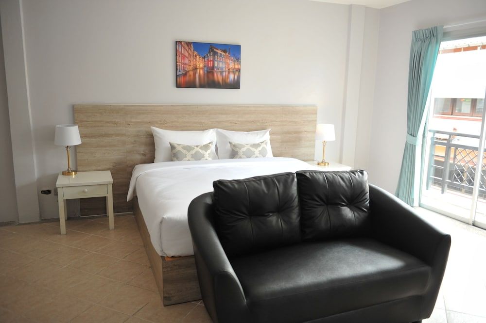 Drop Inn Bangkok Junior Suite 4