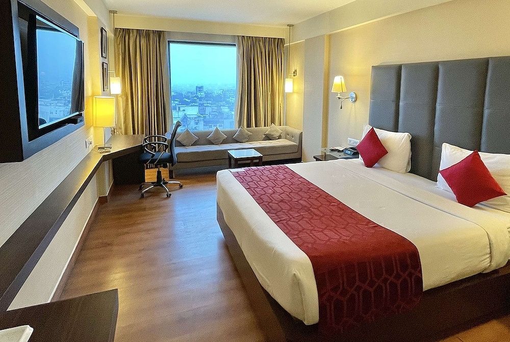 1 King Bed, Premier Accessible Room, Non-Smoking