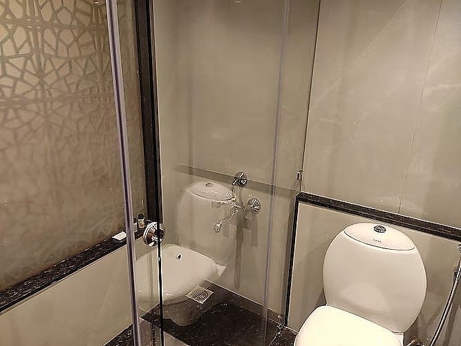1 King Bed, Club City View, Non-Smoking