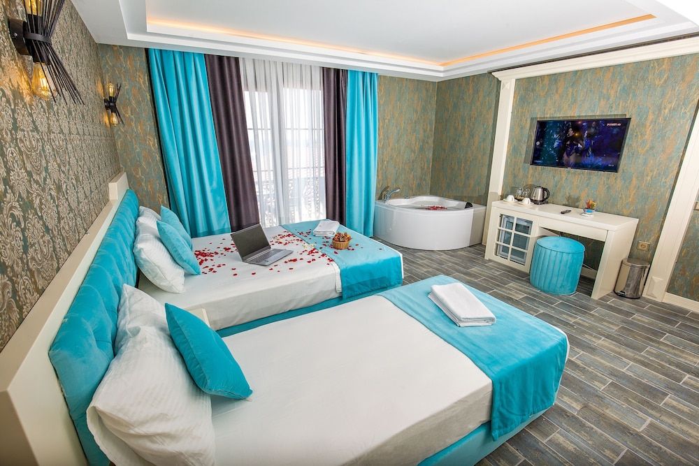 The Lea Hotel Deluxe Room 2