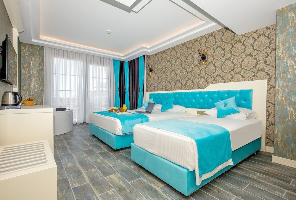 The Lea Hotel Deluxe Room 7