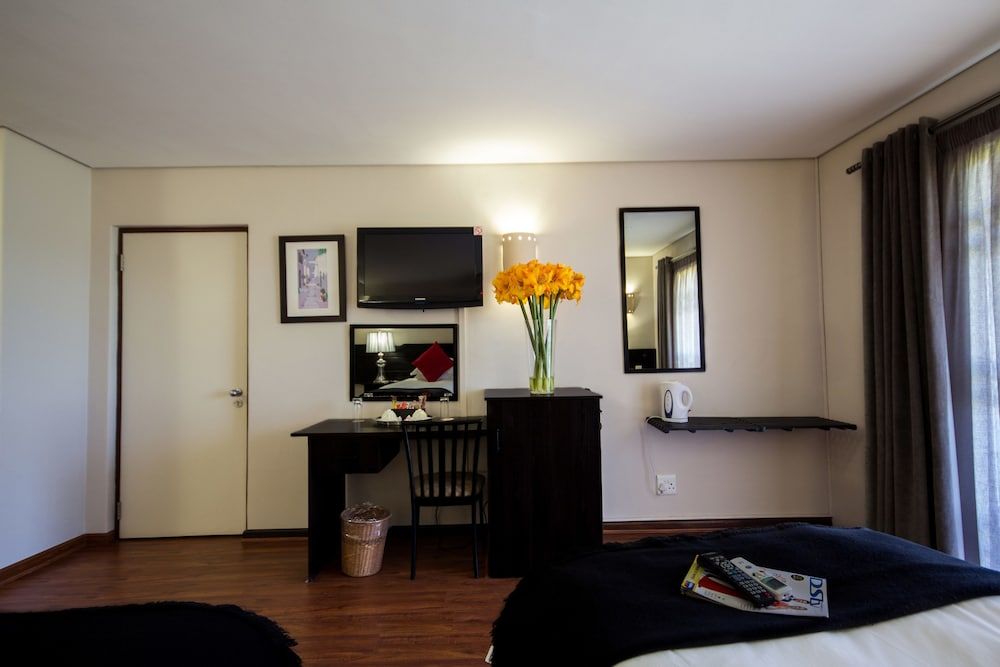 Desert Palace Hotel & Casino Resort Superior Room 4