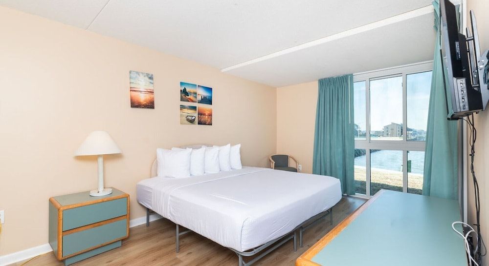 undefined Bay Club Resort by Coolvacay 4