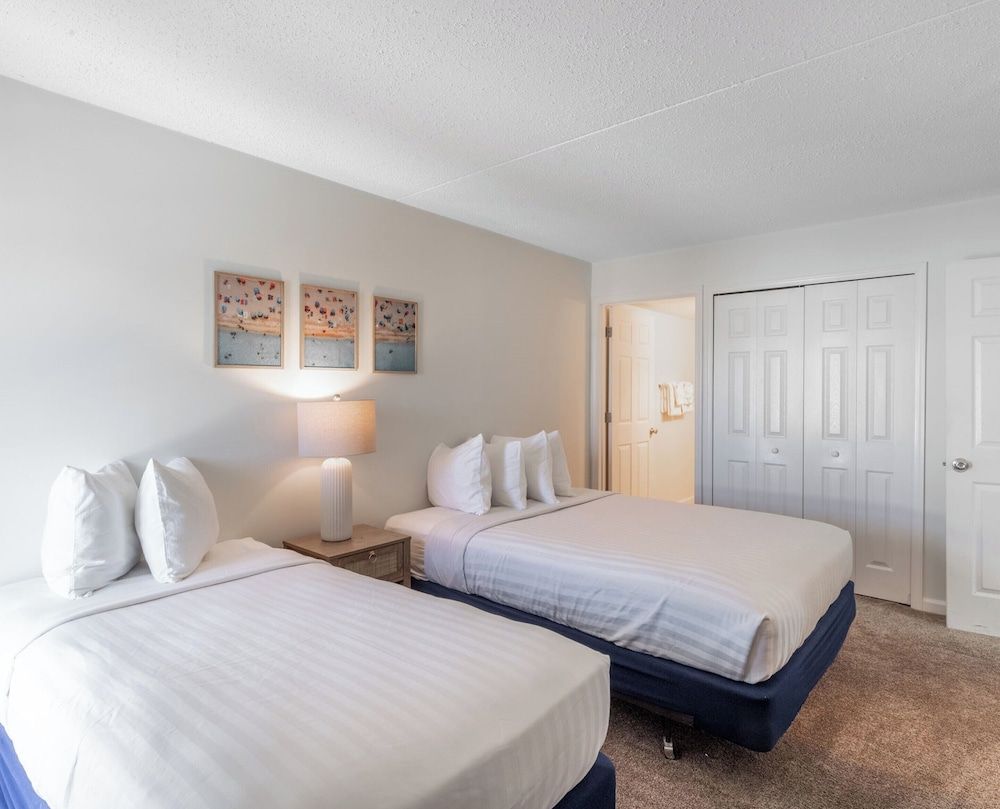 Standard Condo, 2 Bedrooms, Balcony, Bay View