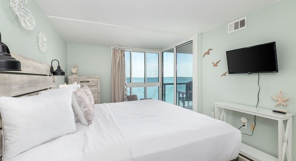 undefined Bay Club Resort by Coolvacay 9