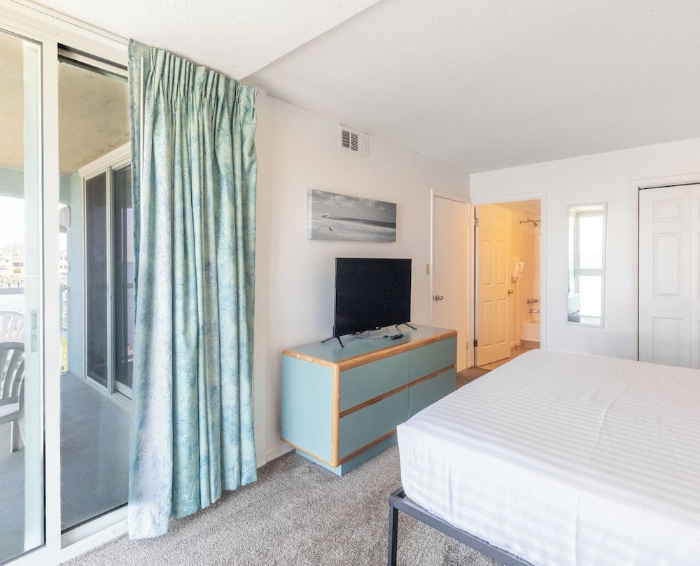 Standard Condo, 2 Bedrooms, Balcony, Bay View