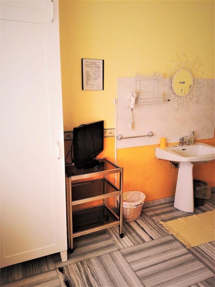 Twin Room, Shared Bathroom