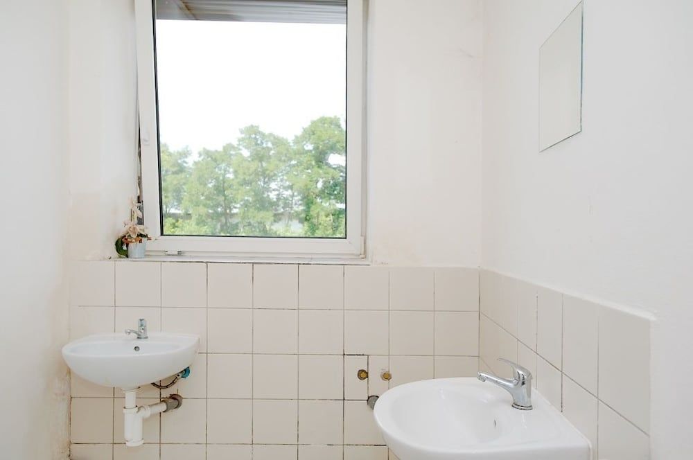 Abex Hostel Twin Room 4