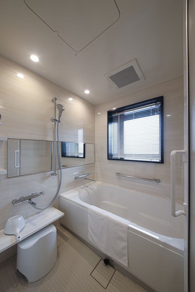 undefined Spa World 8