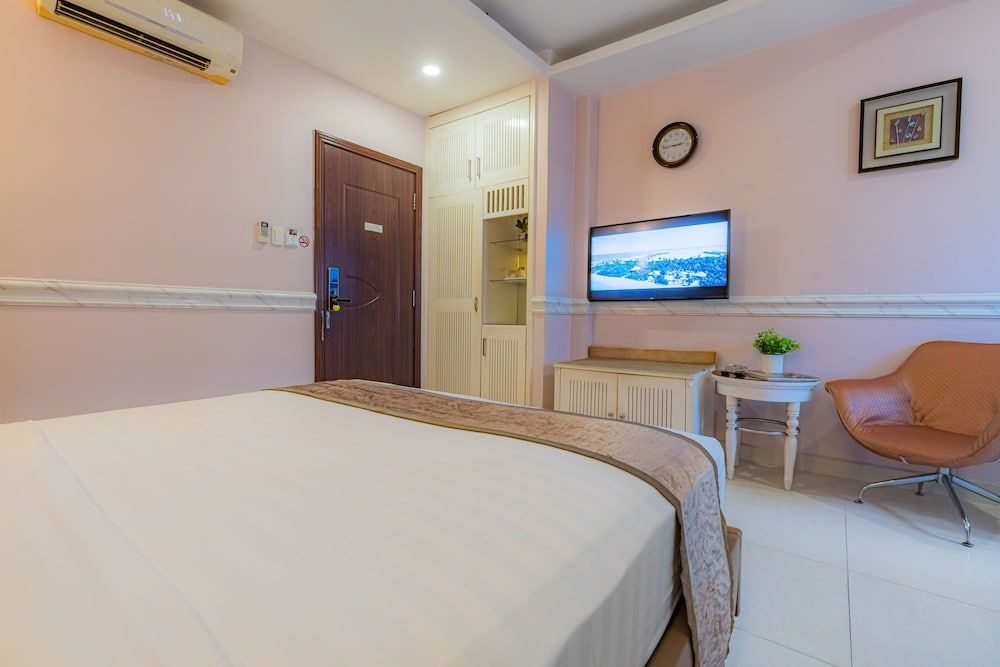 undefined Fortune 1127 Central Hotel 6