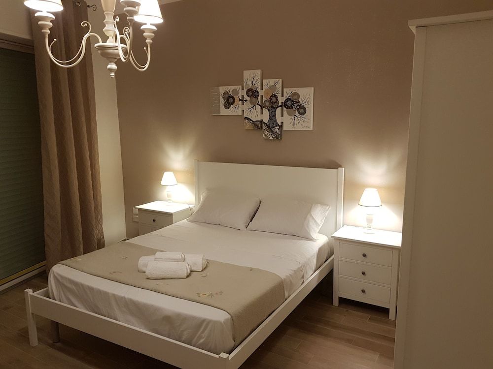 Royal House Double Room, Balcony, City View (Left side) 6