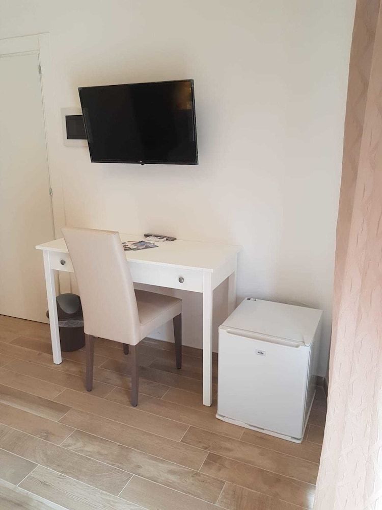 Royal House Double Room, Balcony, City View (Left side) 15