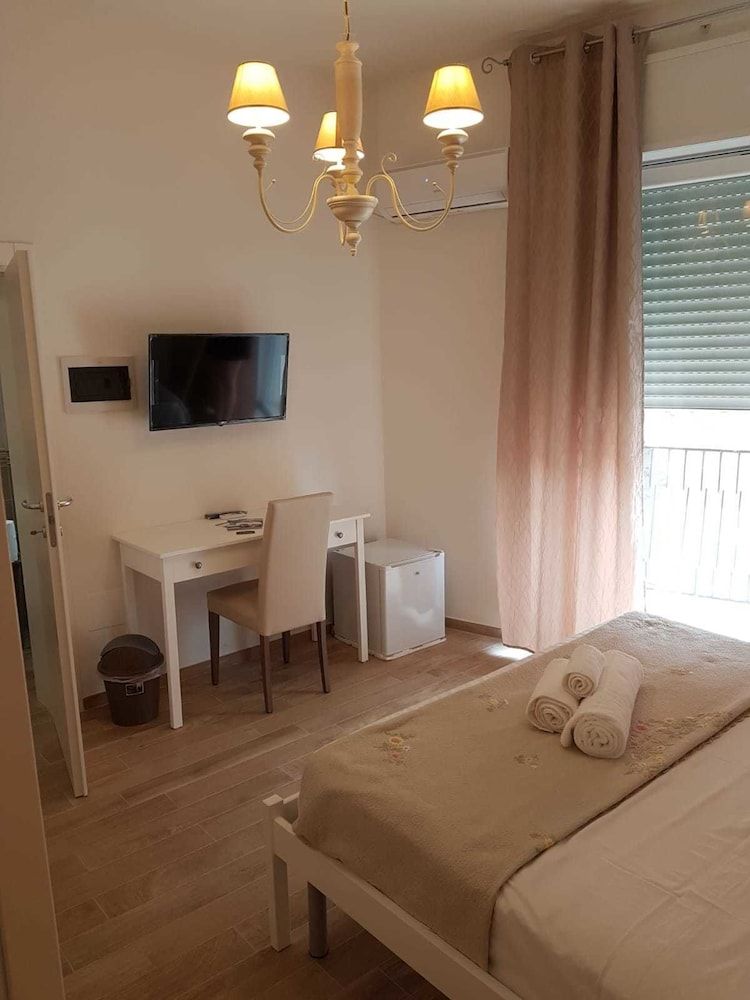 Royal House Double Room, Balcony, City View (Left side) 10