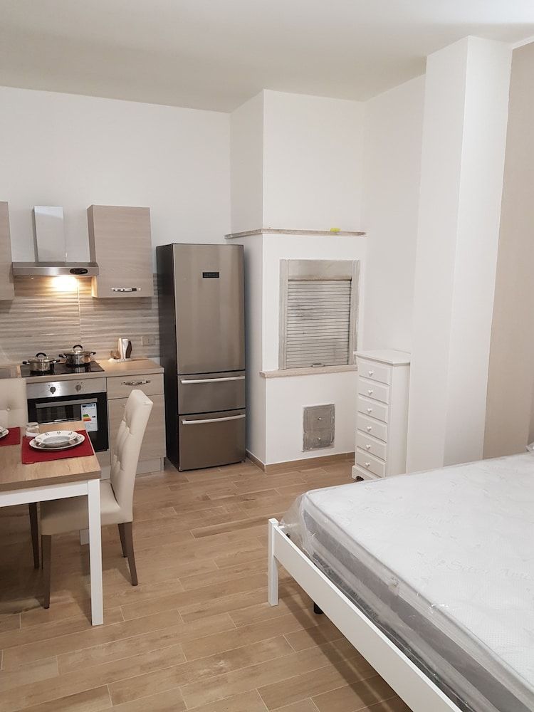 Royal House Studio Suite, Multiple Beds (Right side) 6