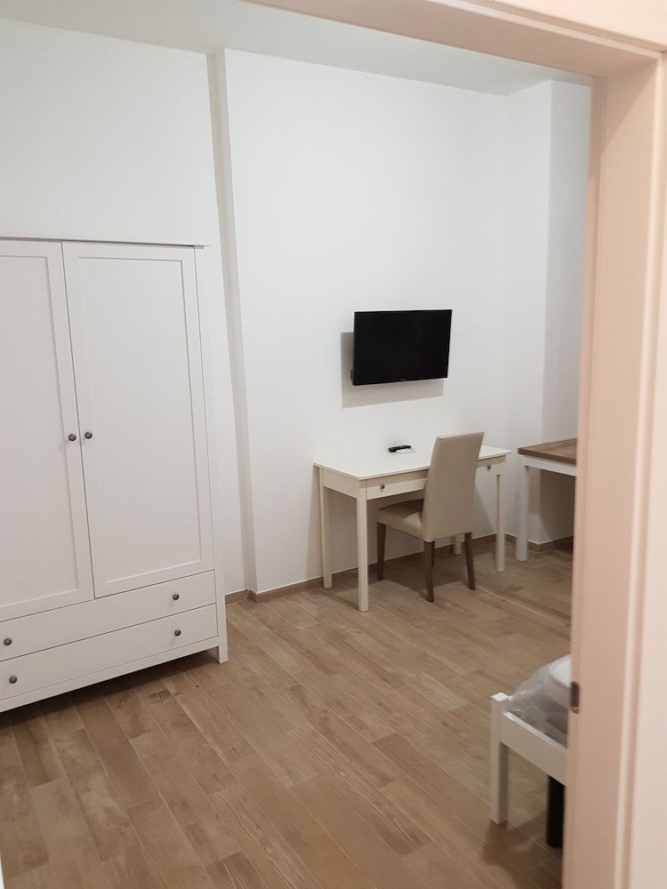 Royal House Studio Suite, Multiple Beds (Right side) 7