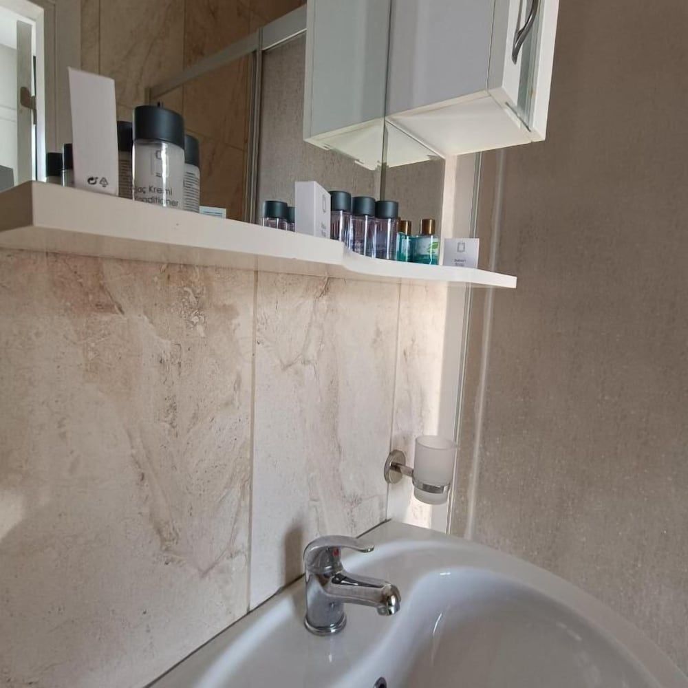 HOTEL EFZEN STANDART CIFT KISILIK ODA 13