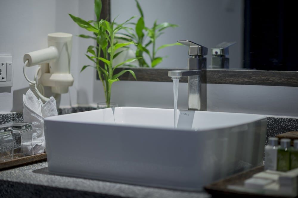 The Cyclo Residence Suite Deluxe King Suite with Private Balcony - Free Pick Up 6