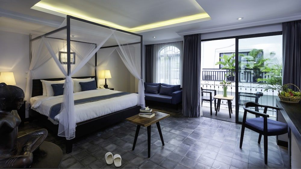 The Cyclo Residence Suite Deluxe King Suite with Private Balcony - Free Pick Up 8