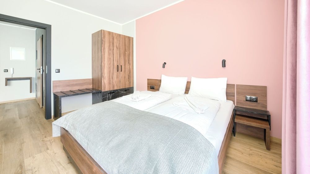 Apartment (UG 15)