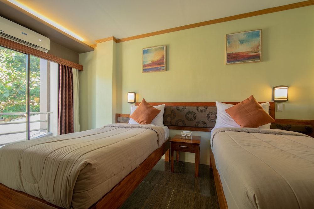 Rawis Resort Hotel Premier Twin Room 2