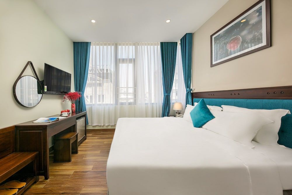 Celina Hotel & Apartment Executive Double Room, 1 King Bed, Bathtub, City View