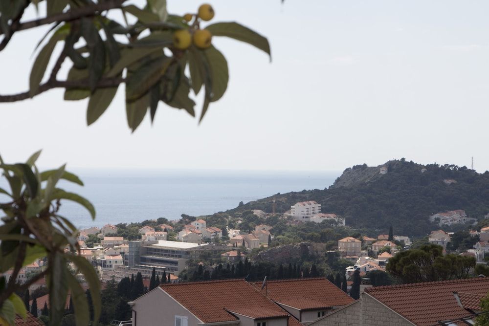 undefined Ema Sun Apartment 10