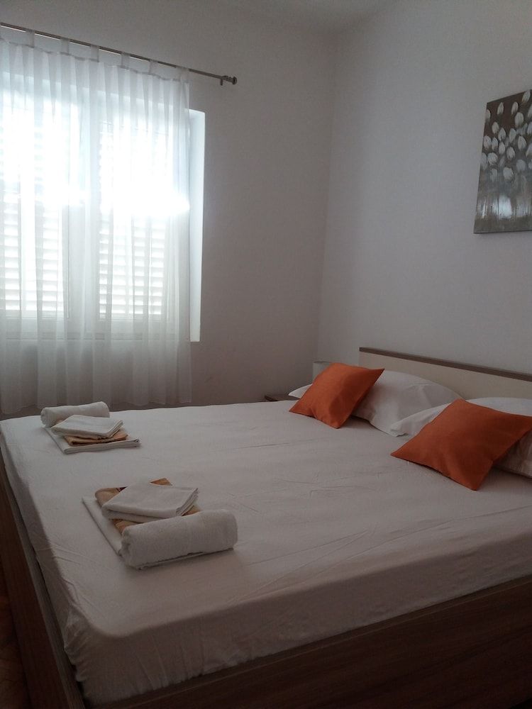 undefined Ema Sun Apartment 2