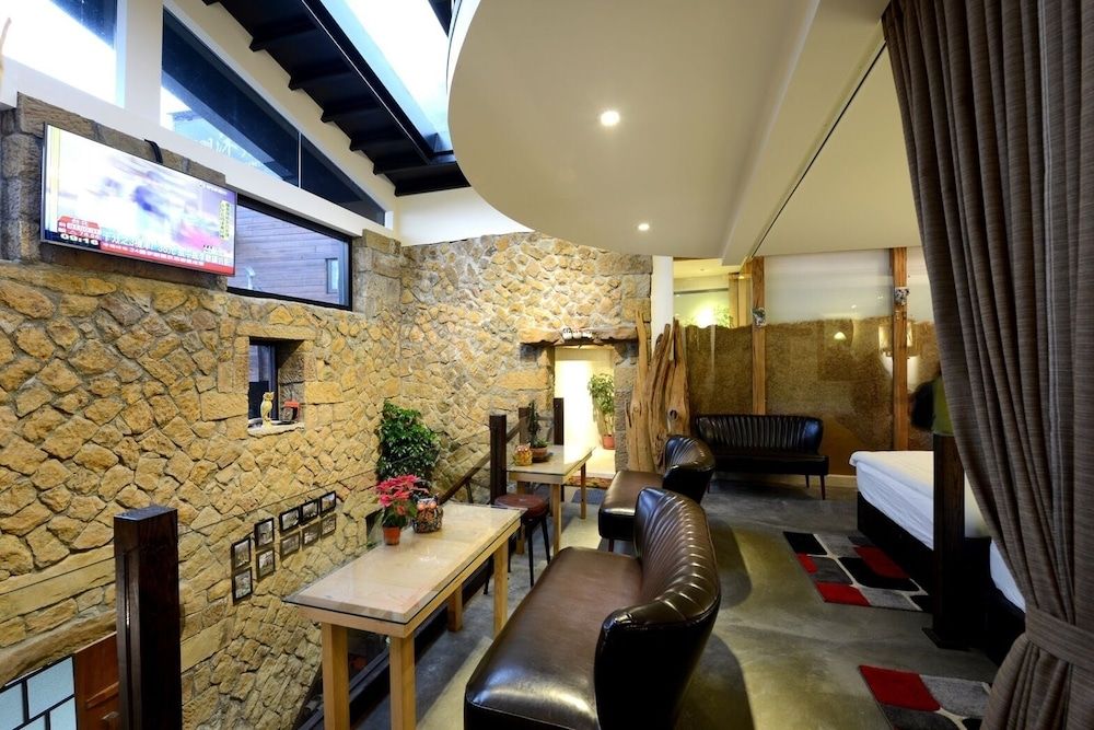 undefined Windsor's Han-Guan B&B 8