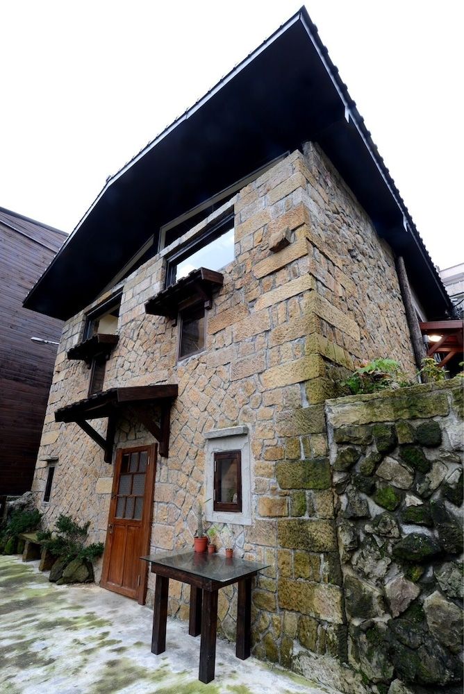 undefined Windsor's Han-Guan B&B 3