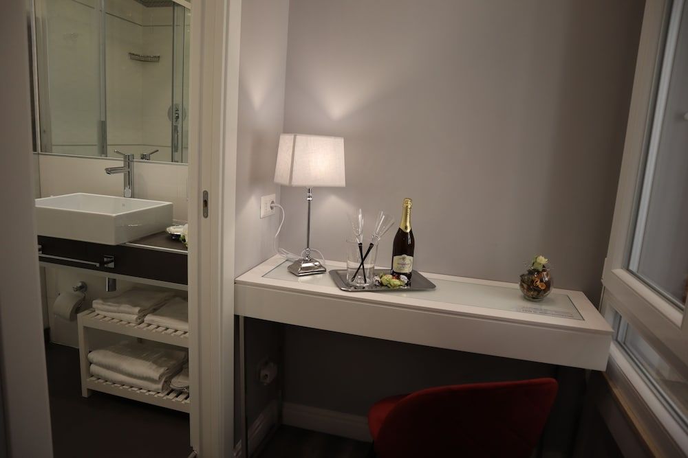 Millina Suites In Navona Deluxe Double or Twin Room 9