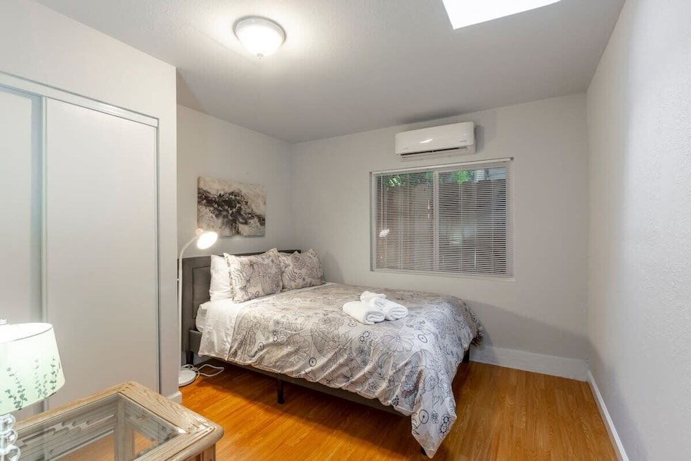 House (2 Bedrooms)
