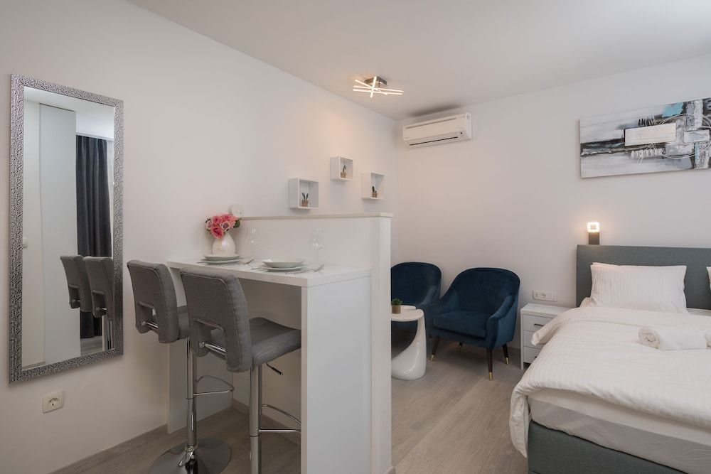 Luxury Studios & Rooms Seven Deluxe Studio (2 guests) 6